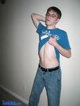 Nerdy twink Billy Gee loses his shirt and jeans and jerks