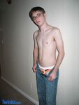 Nerdy twink Billy Gee loses his shirt and jeans and jerks