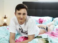 Hot twink Maksym King shows off his big ass & his inviting