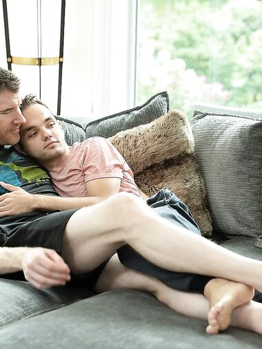 Huge muscular gay dude Dr Wold demolishes tiny brunette Marcus's booty