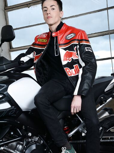 Staxus Jaye Elektra, Paul Ryan