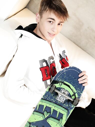 Good-looking gay boys Casey Flip & Connor Rex enjoy