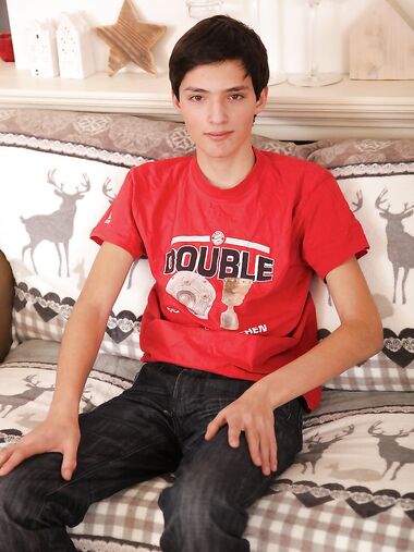 Skinny twink Jake Vosnik strips naked while playing with