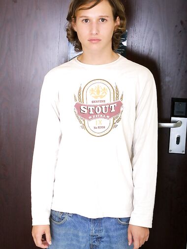 Caucasian twink Sammy Case strips naked and flaunts his