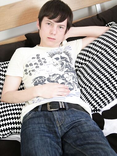 Brunette petite gay Matt Steel undresses & toys his asshole