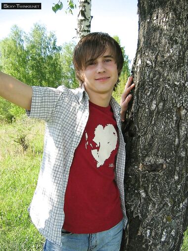 Gay beauty Mike strips by the river and plays with his hard