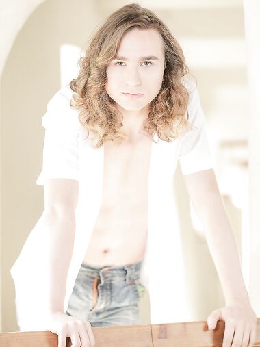 Staxus Daniel Hausser, Steve Harris