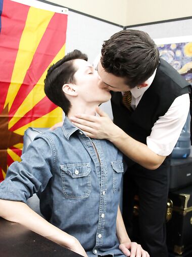 Private gay investigator Jacobey London fucks the shit out