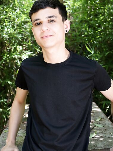 Petite gay twinks Rick Lennon and Frankie Morel bang hard