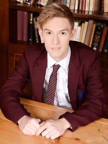 Staxus Jaxon Radoc, Louis Blakeson