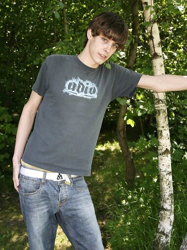 Cute gay with pretty eyes Simon Clay flaunts his hairy ass